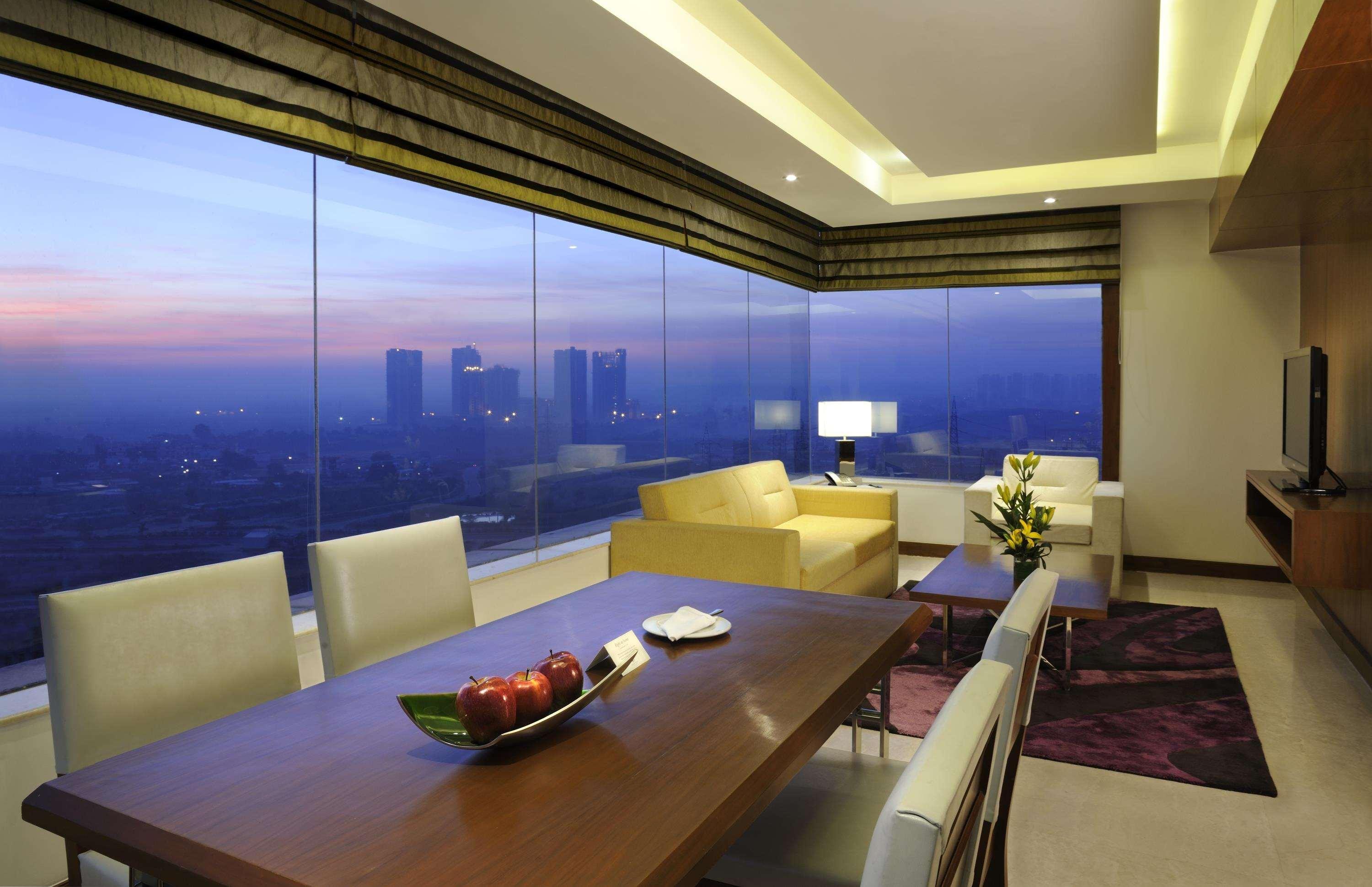 Hotel Doubletree By Hilton Gurgaon New Delhi Ncr Exterior foto