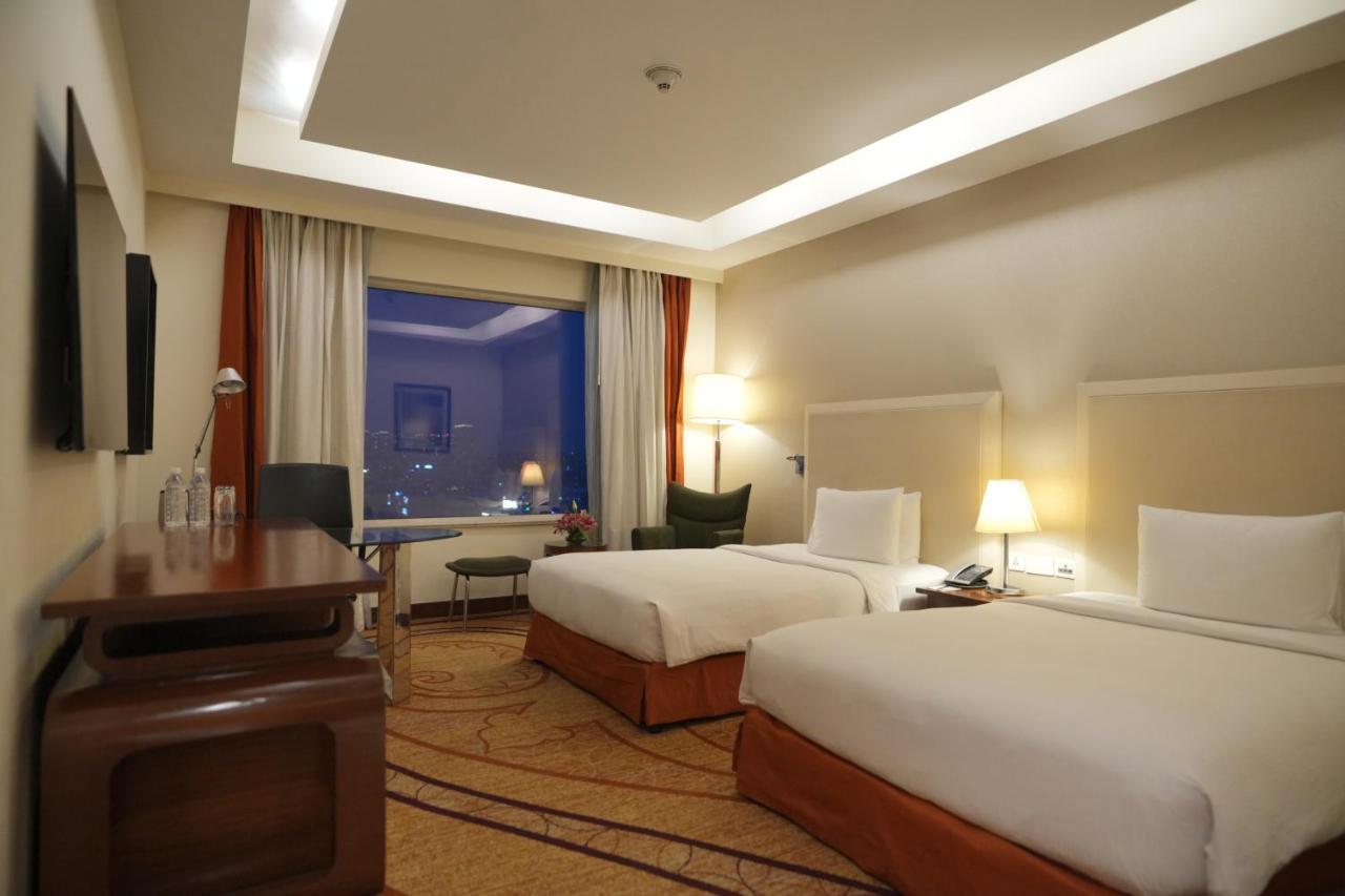 Hotel Doubletree By Hilton Gurgaon New Delhi Ncr Exterior foto