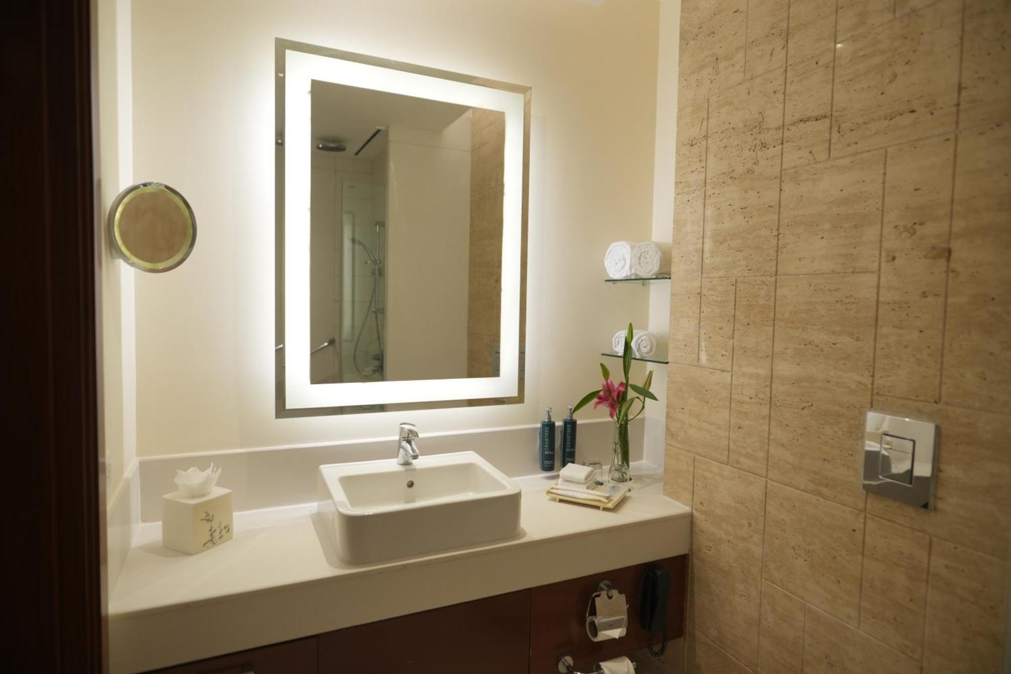 Hotel Doubletree By Hilton Gurgaon New Delhi Ncr Exterior foto