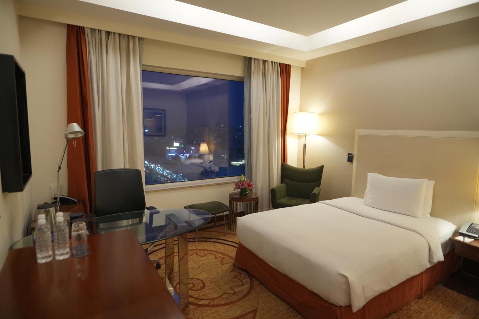 Hotel Doubletree By Hilton Gurgaon New Delhi Ncr Exterior foto