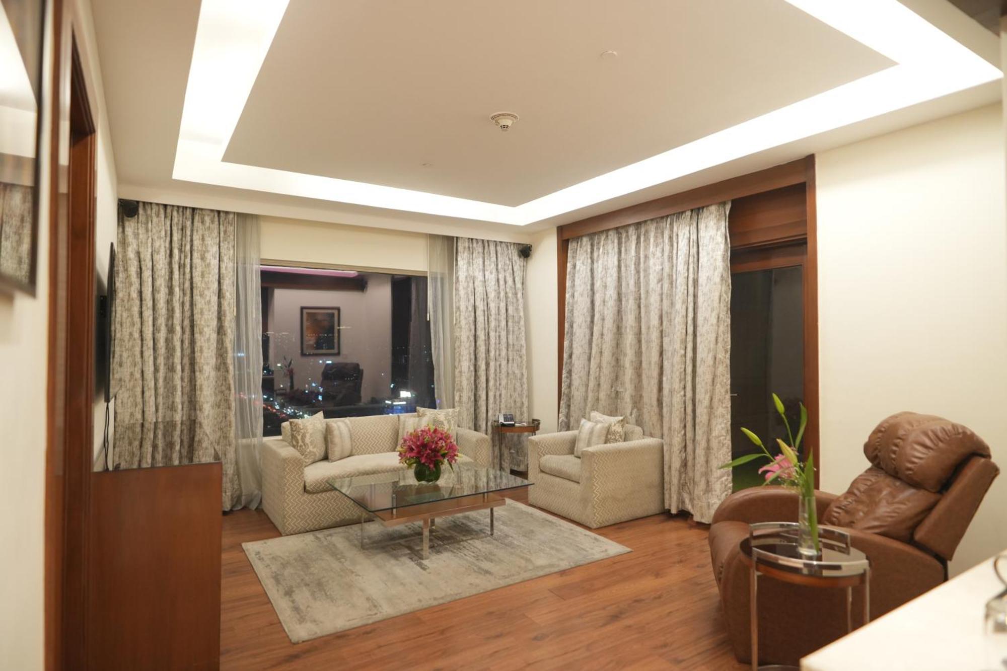 Hotel Doubletree By Hilton Gurgaon New Delhi Ncr Exterior foto