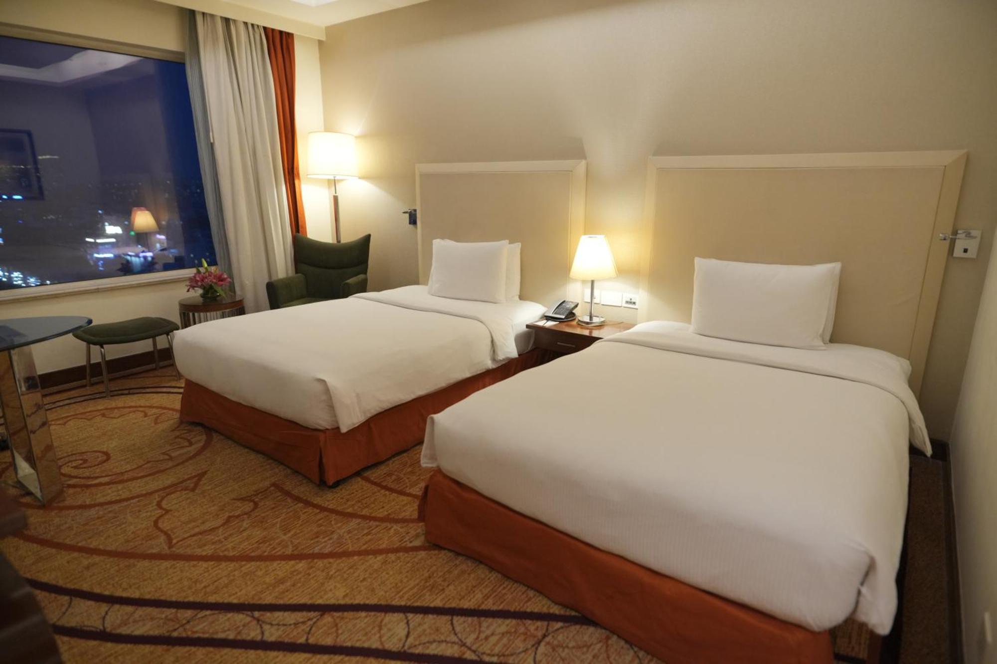 Hotel Doubletree By Hilton Gurgaon New Delhi Ncr Exterior foto