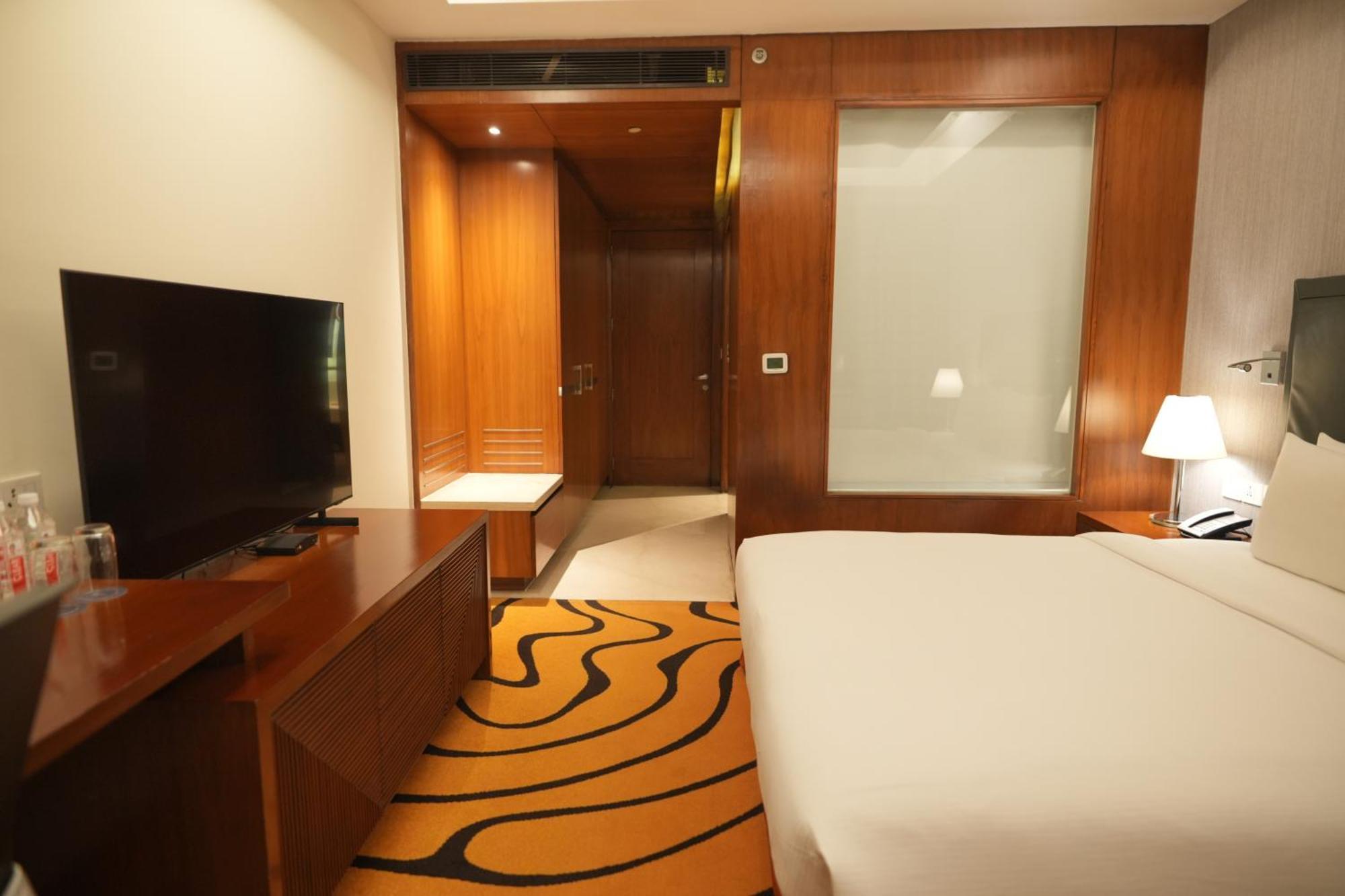 Hotel Doubletree By Hilton Gurgaon New Delhi Ncr Exterior foto