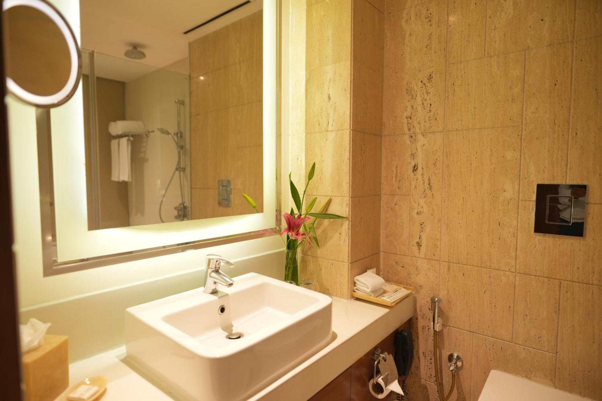 Hotel Doubletree By Hilton Gurgaon New Delhi Ncr Exterior foto