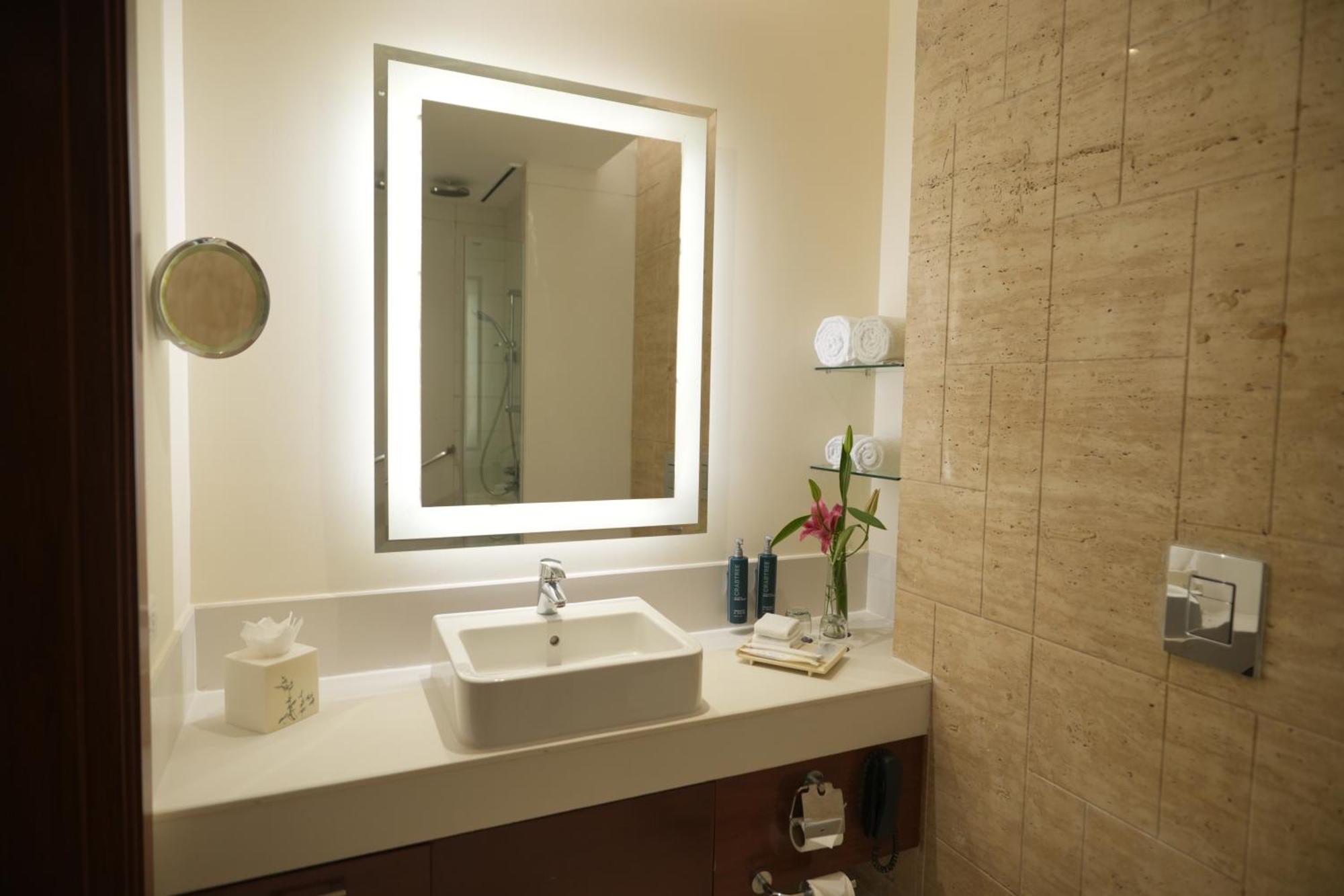 Hotel Doubletree By Hilton Gurgaon New Delhi Ncr Exterior foto