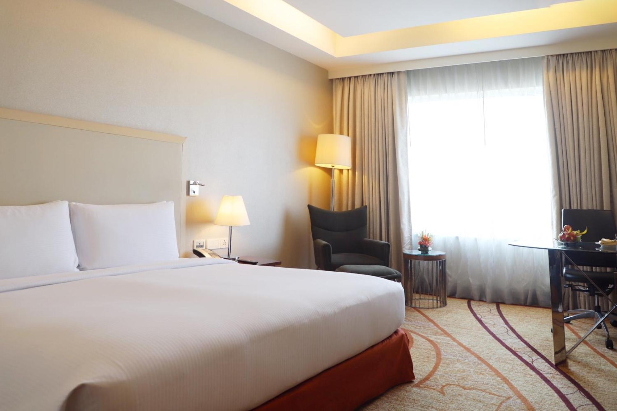 Hotel Doubletree By Hilton Gurgaon New Delhi Ncr Exterior foto