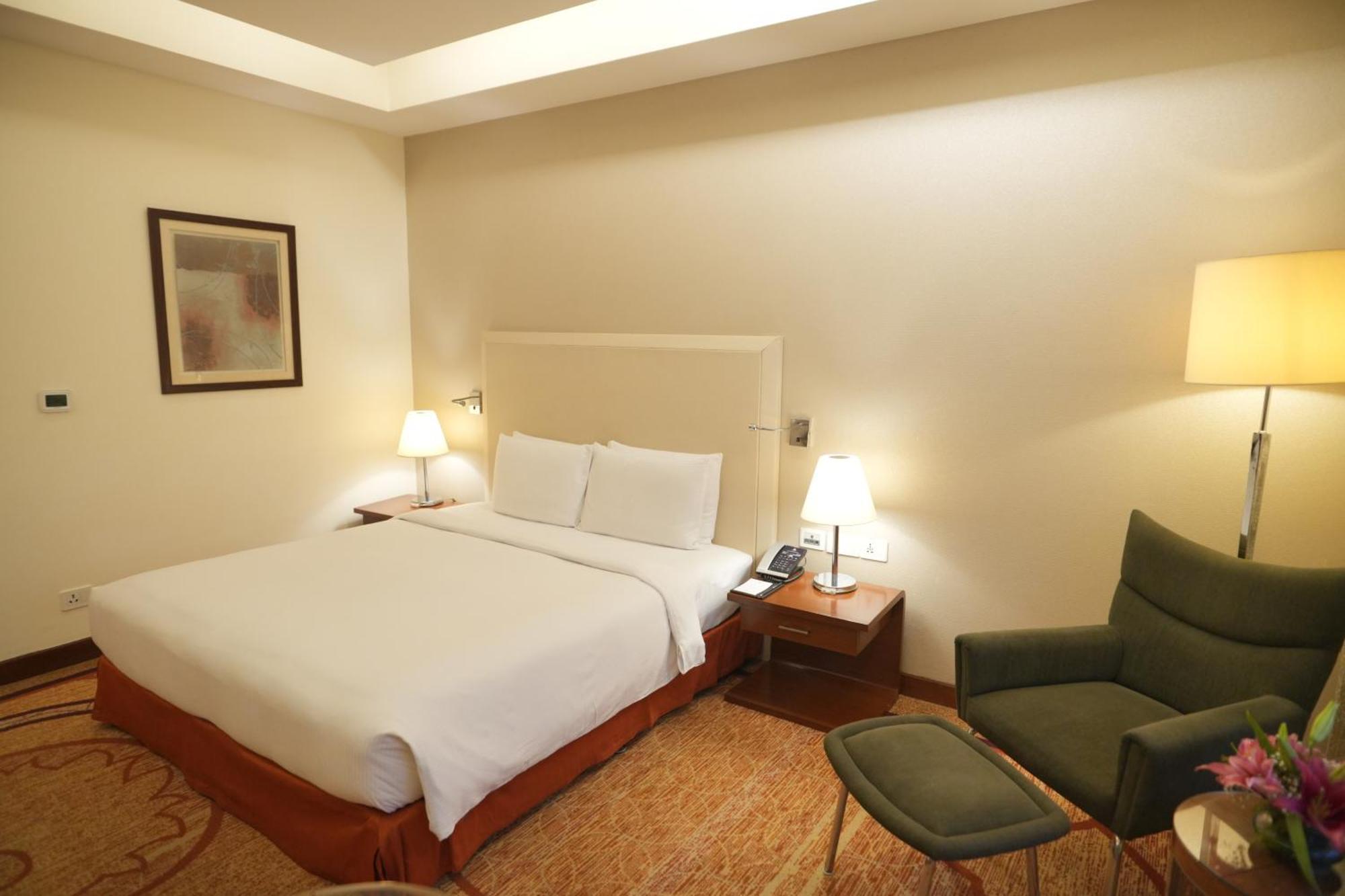 Hotel Doubletree By Hilton Gurgaon New Delhi Ncr Exterior foto